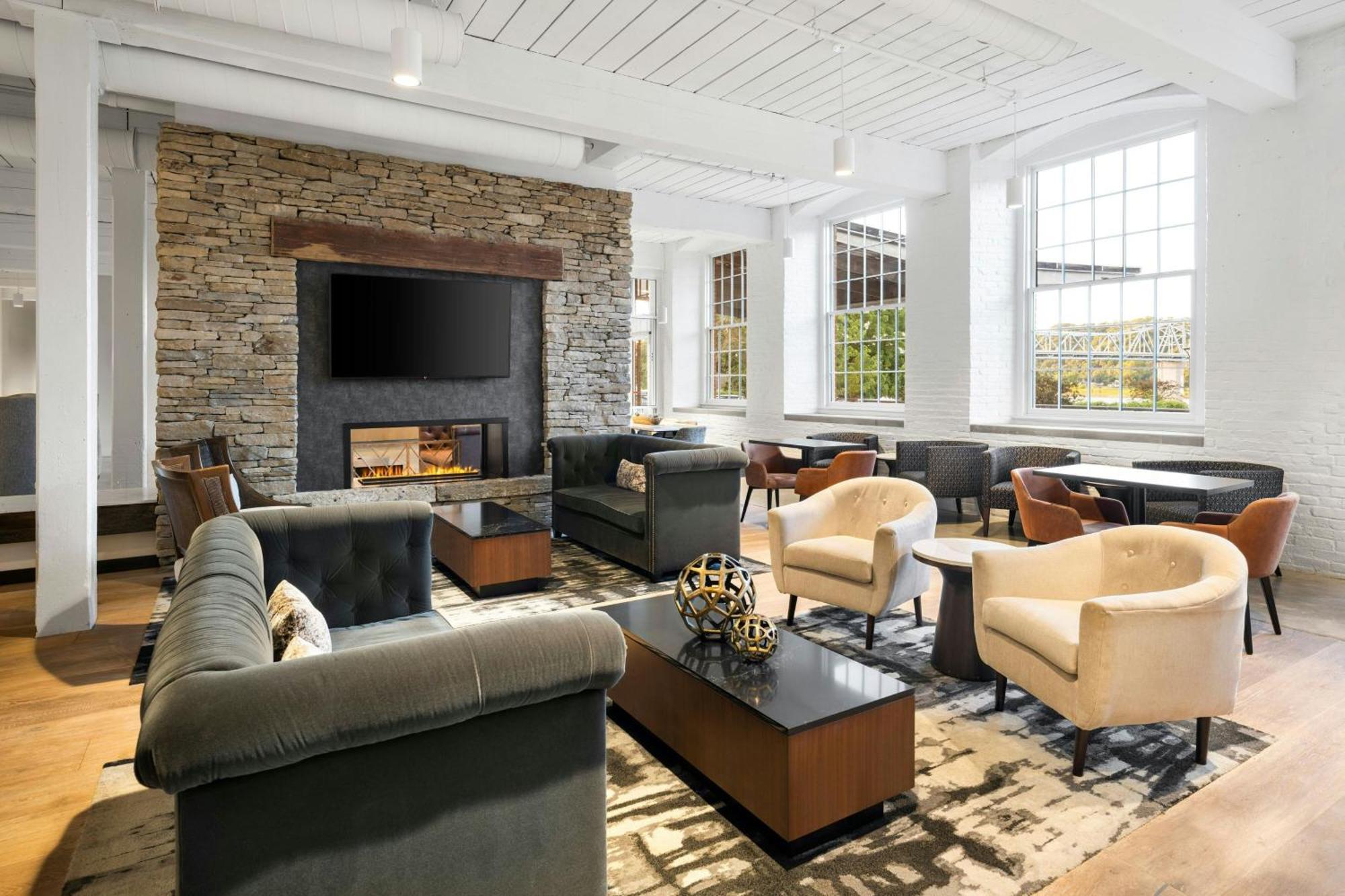 Fairfield Inn & Suites Madison Historic Eagle Cotton Mill Экстерьер фото