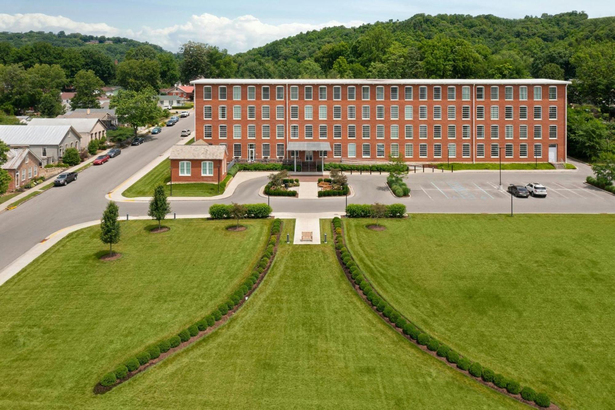 Fairfield Inn & Suites Madison Historic Eagle Cotton Mill Экстерьер фото